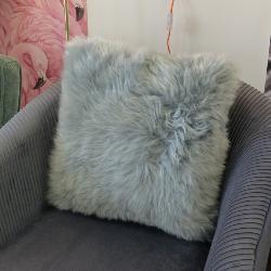 Coussin Peau de Mouton Platinium Fibre by Auskin